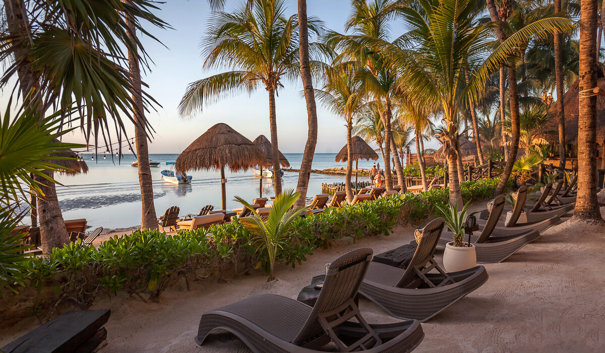 BEACHFRONT HOTEL LA PALAPA ISLA HOLBOX MEXICO