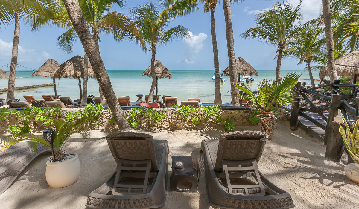 Beachfront Hotel La Palapa Holbox